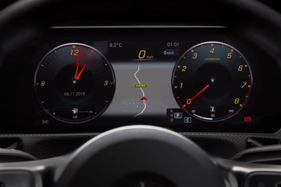 Панель приборов Mercedes-AMG A35 4Matic Sedan (V177) 2019 года  (UK) (фото 58 из 74)